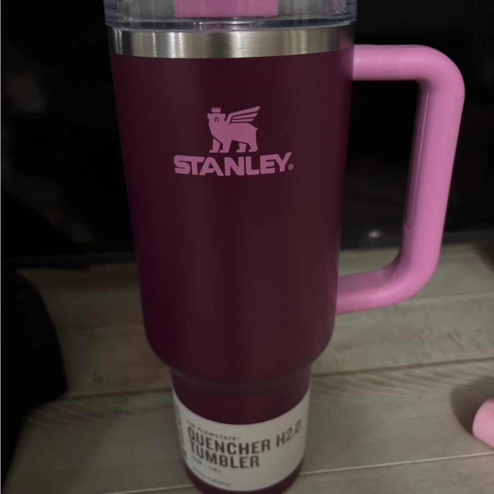 Stanley Quencher H2.0 Tumbler in Plum and Pink